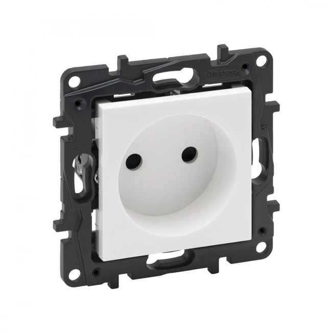 Розетка Legrand Розетка 2К Niloe Step 16А 250 В с з/ш винт. клеммы Белый 863119